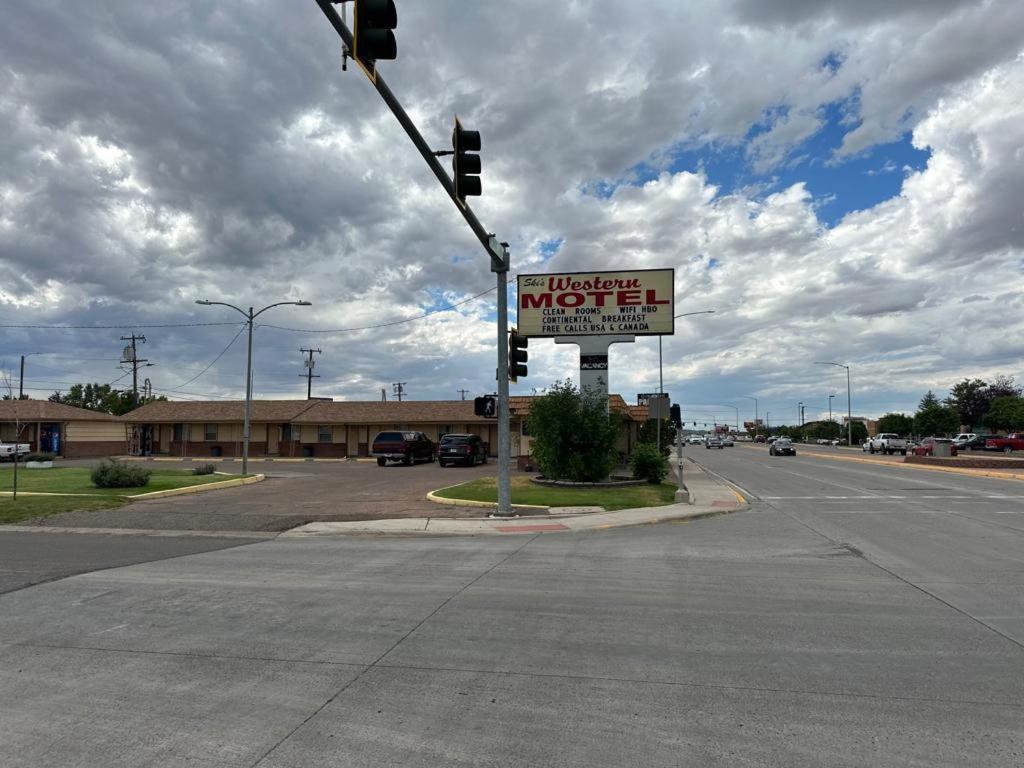 Ski'S Western Motel Great Falls Exterior photo