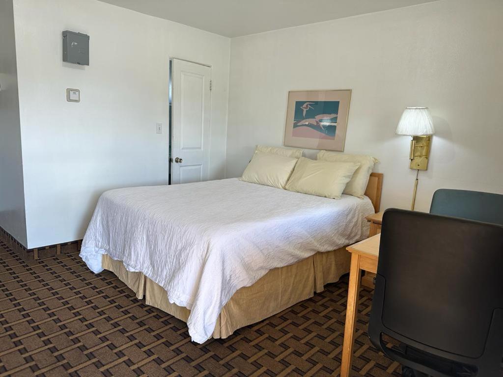 Ski'S Western Motel Great Falls Exterior photo