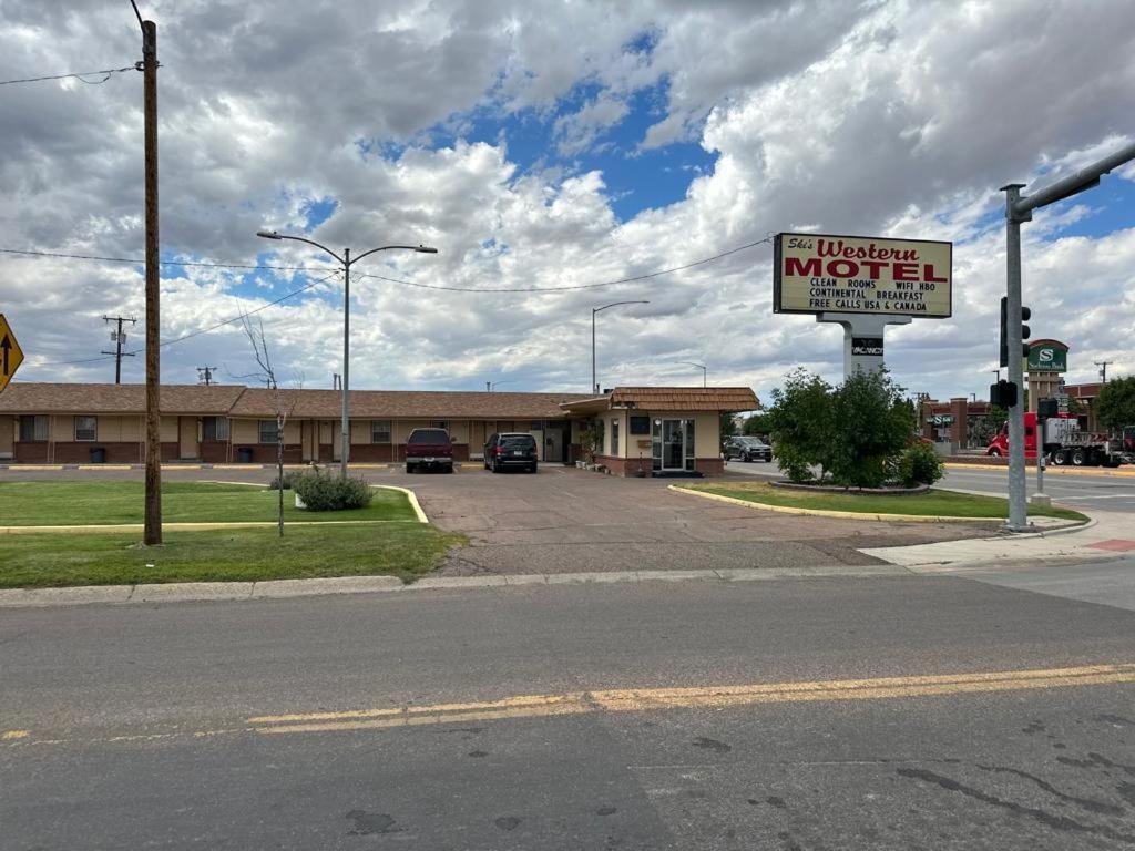 Ski'S Western Motel Great Falls Exterior photo