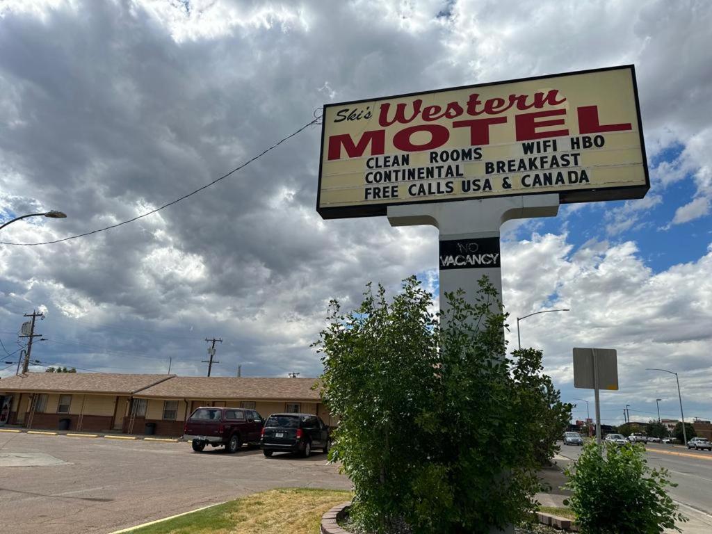 Ski'S Western Motel Great Falls Exterior photo