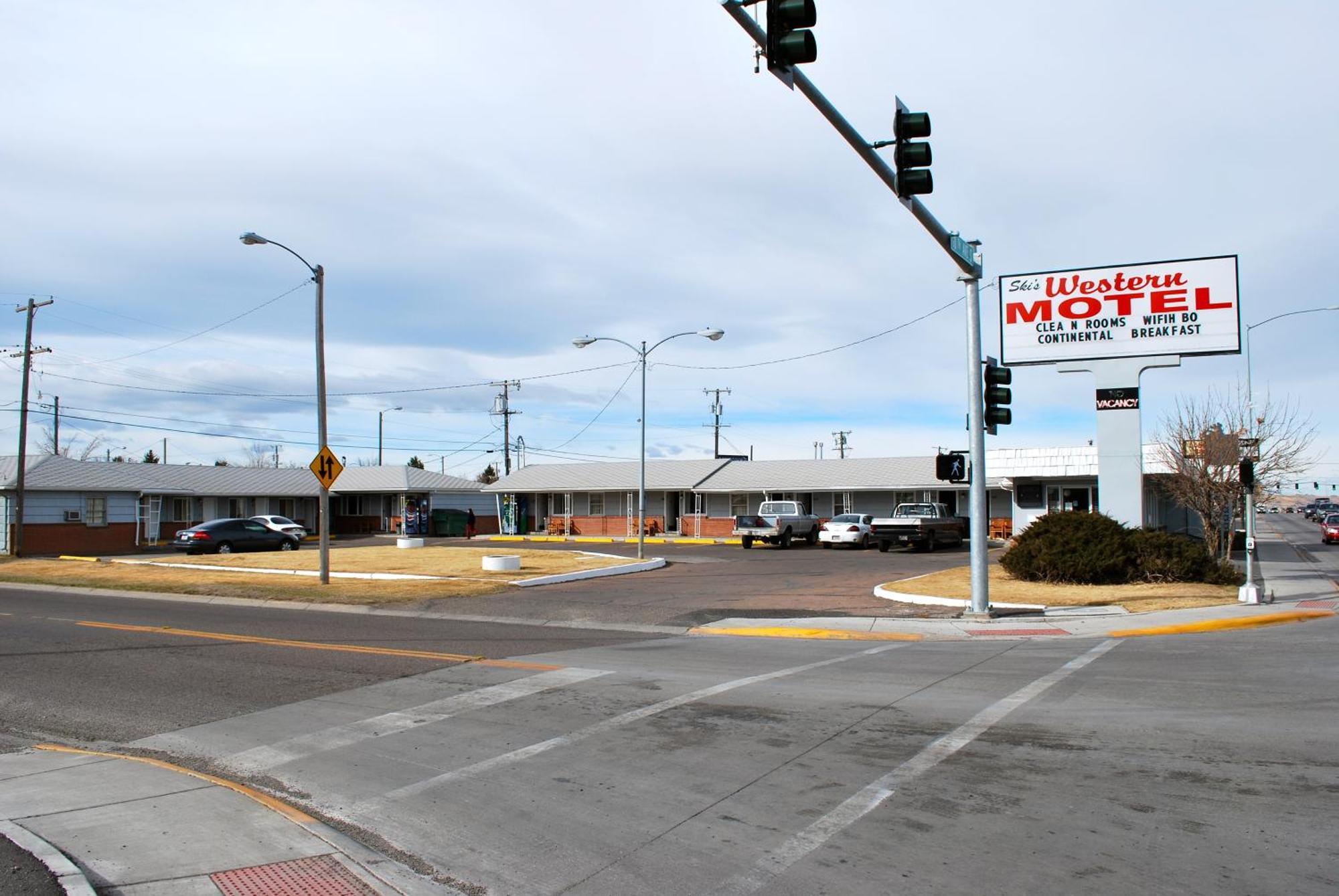 Ski'S Western Motel Great Falls Exterior photo